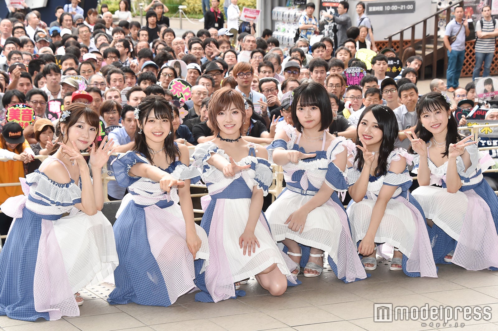AKB48、総選挙がなかったこの夏は「競い合うというより1つになれた」＜56thシングル「サステナブル」発売記念イベント／セットリスト＞