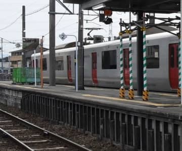 JR長崎線で踏切の安全確認 鹿児島線でも列車も遅れ