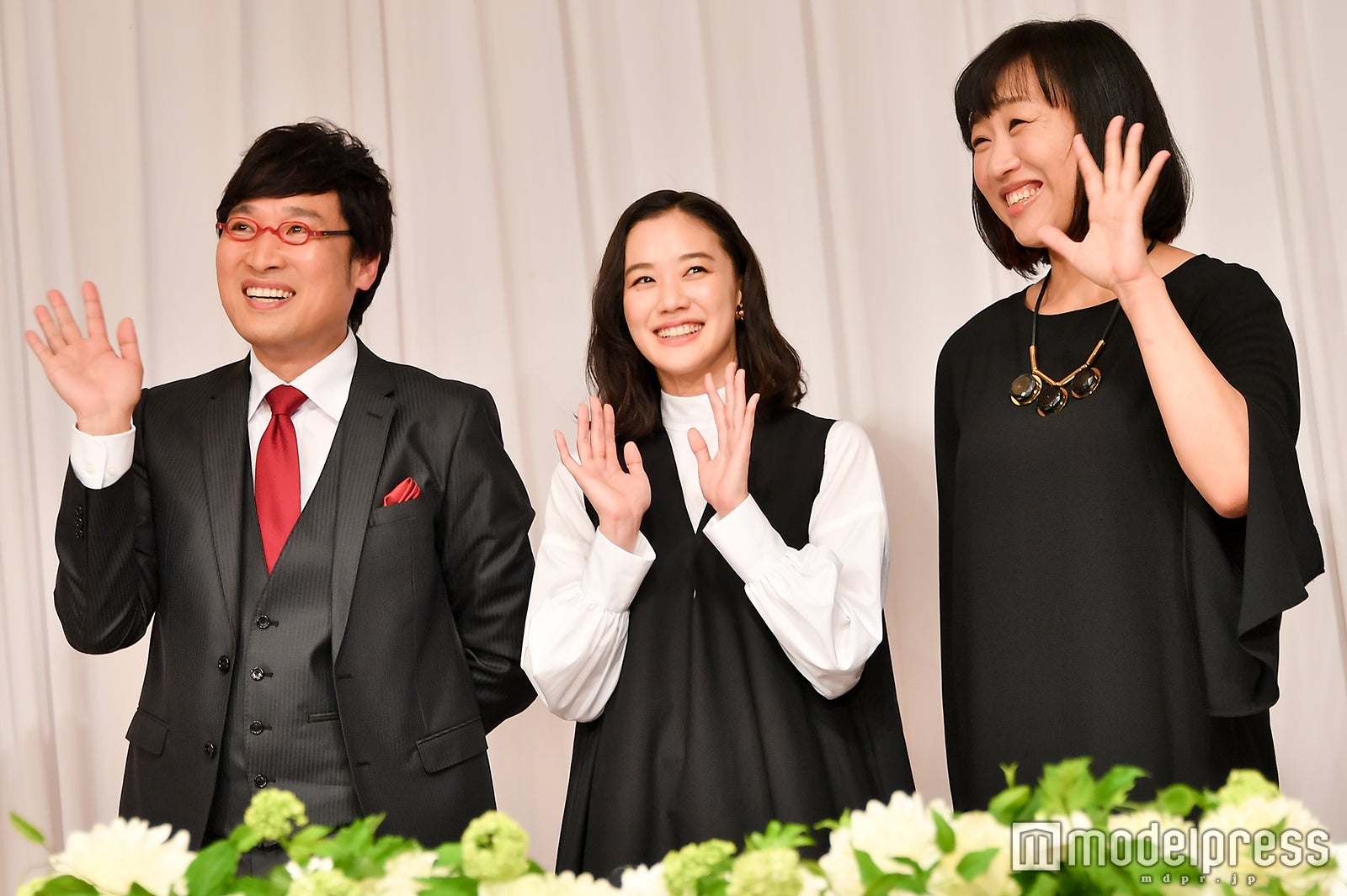 山里亮太、蒼井優、山崎静代（C）モデルプレス